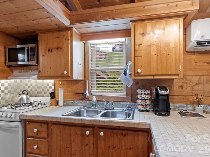 489 Buttons Lane, Sparta, NC 28675.  MLS# CAR4379762, YatesRealty ID 21842. 