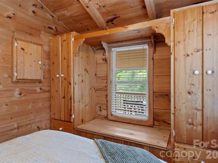 489 Buttons Lane, Sparta, NC 28675.  MLS# CAR4379762, YatesRealty ID 21842. 
