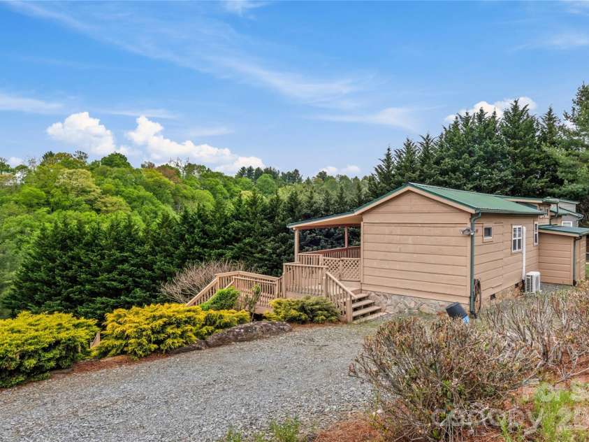 489 Buttons Lane, Sparta, NC 28675.  MLS# CAR4379762, YatesRealty ID 21842. 