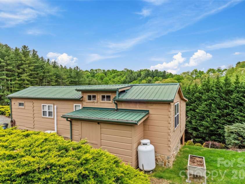 489 Buttons Lane, Sparta, NC 28675.  MLS# CAR4379762, YatesRealty ID 21842. 