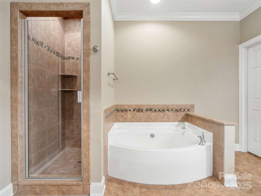 69 Ledgestone Drive, Fairview, NC 28730.  MLS# CAR4246045, YatesRealty ID 21842. Lower level full bathroom off of bonus room