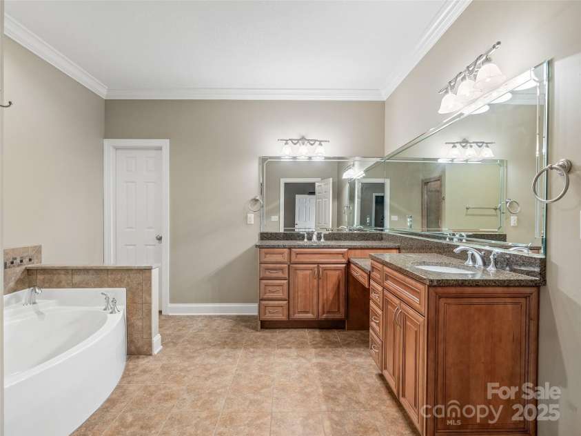69 Ledgestone Drive, Fairview, NC 28730.  MLS# CAR4246045, YatesRealty ID 21842. Lower level full bathroom off of bonus room