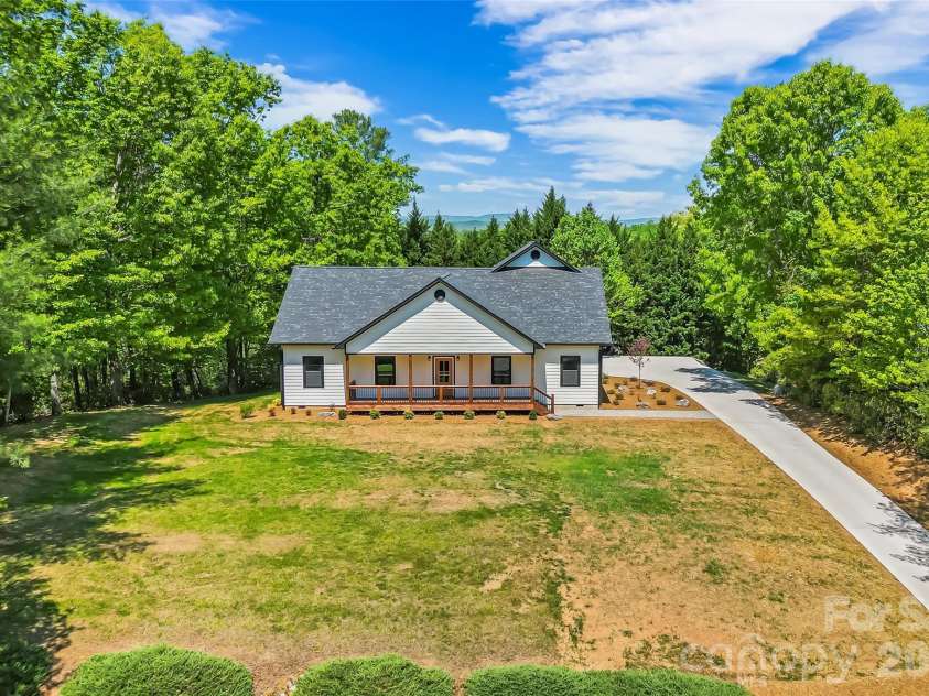 438 Plantation Drive, Marion, NC 28752.  MLS# CAR4373856, YatesRealty ID 21843. 