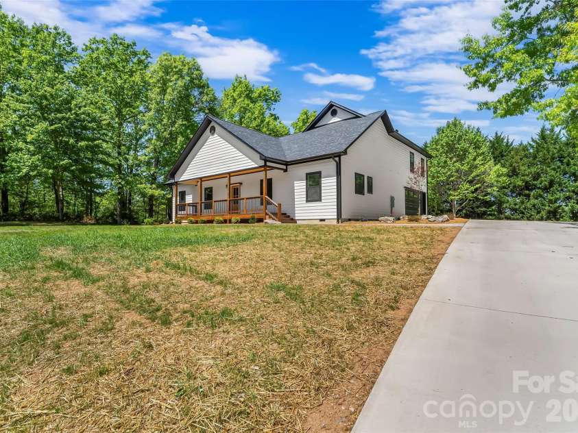 438 Plantation Drive, Marion, NC 28752.  MLS# CAR4373856, YatesRealty ID 21843. 