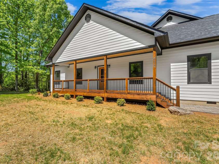 438 Plantation Drive, Marion, NC 28752.  MLS# CAR4373856, YatesRealty ID 21843. 