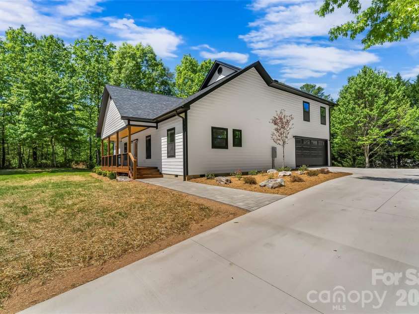 438 Plantation Drive, Marion, NC 28752.  MLS# CAR4373856, YatesRealty ID 21843. 
