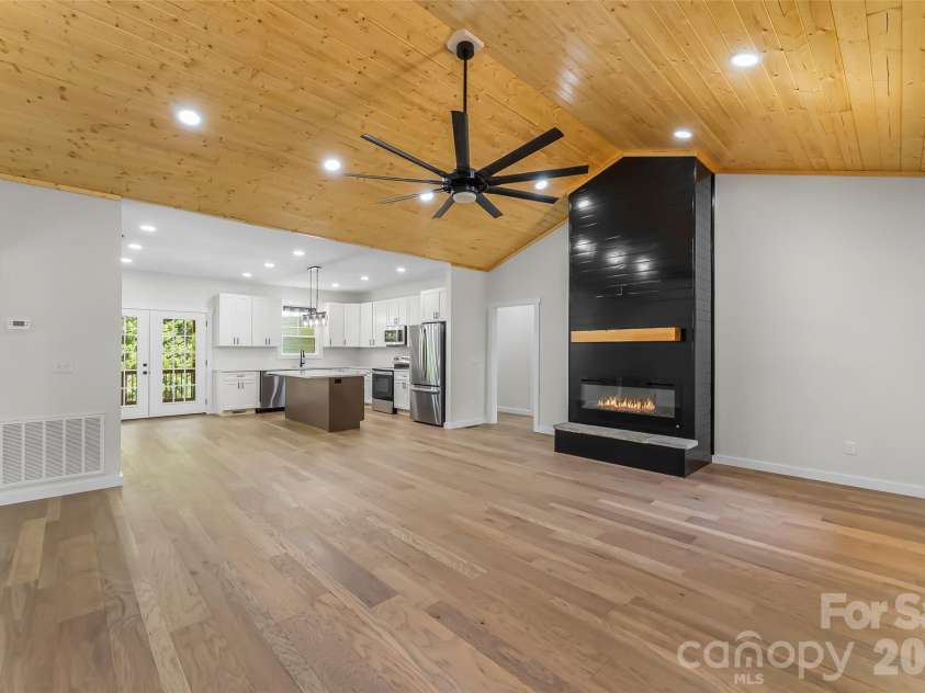 438 Plantation Drive, Marion, NC 28752.  MLS# CAR4373856, YatesRealty ID 21843. 