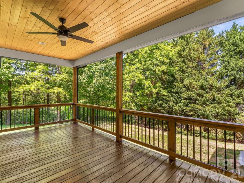 438 Plantation Drive, Marion, NC 28752.  MLS# CAR4373856, YatesRealty ID 21843. 