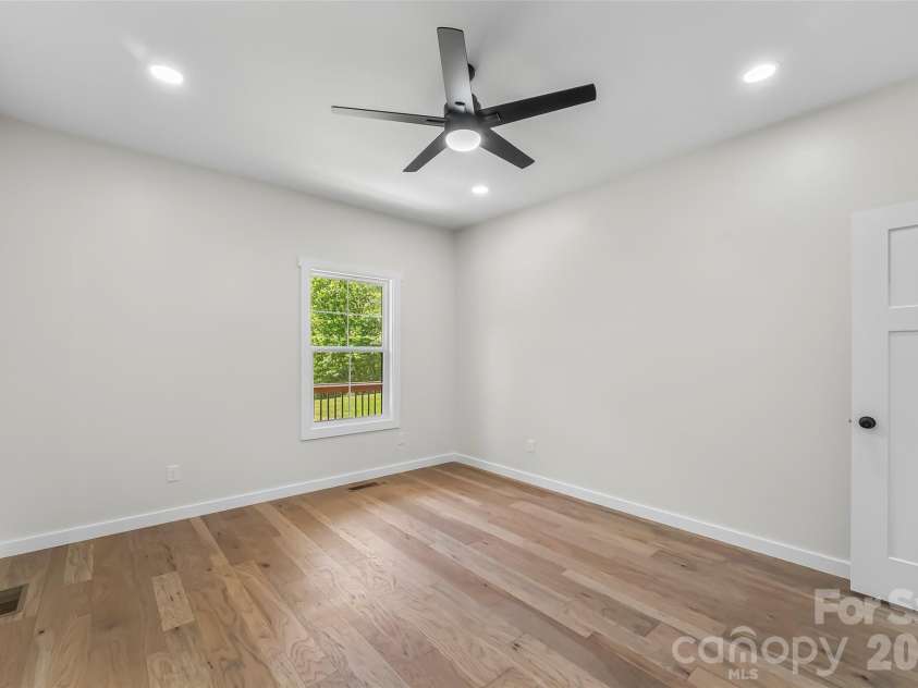 438 Plantation Drive, Marion, NC 28752.  MLS# CAR4373856, YatesRealty ID 21843. 