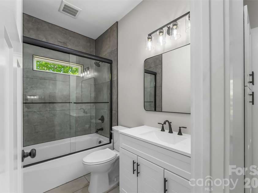 438 Plantation Drive, Marion, NC 28752.  MLS# CAR4373856, YatesRealty ID 21843. 