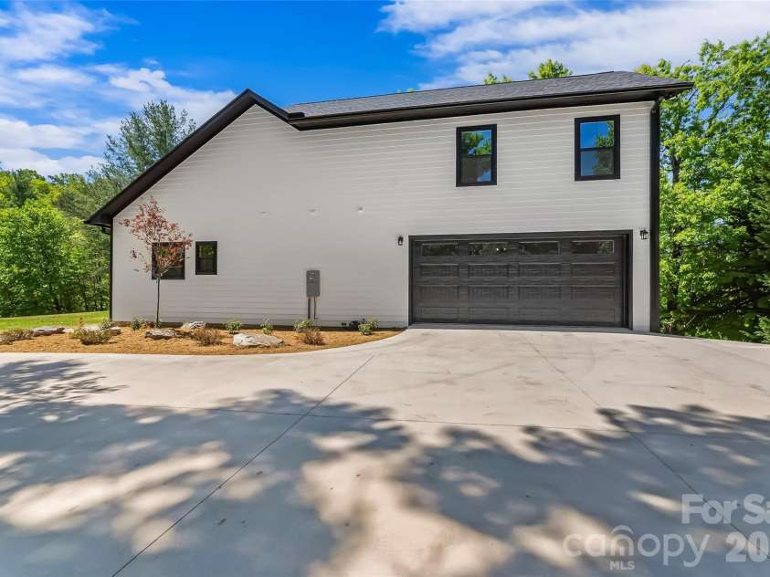 438 Plantation Drive, Marion, NC 28752.  MLS# CAR4373856, YatesRealty ID 21843. 