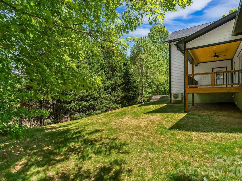 438 Plantation Drive, Marion, NC 28752.  MLS# CAR4373856, YatesRealty ID 21843. 