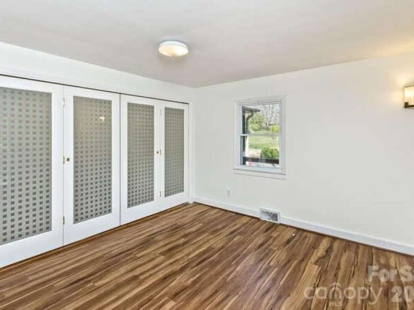 179 Marlborough Road, Asheville, NC 28804.  MLS# CAR4355391, YatesRealty ID 21844. 