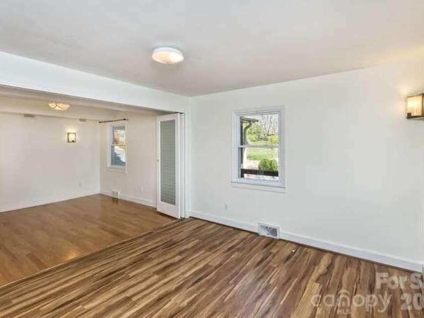 179 Marlborough Road, Asheville, NC 28804.  MLS# CAR4355391, YatesRealty ID 21844. 