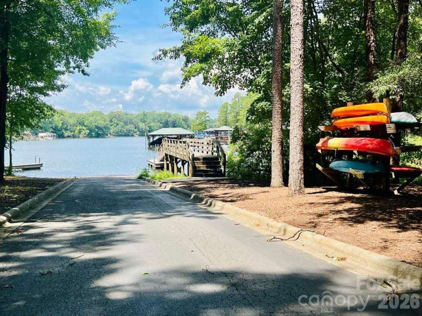 4432 Mountain Cove Drive, Charlotte, NC 28216.  MLS# CAR4379294, YatesRealty ID 21846. 
