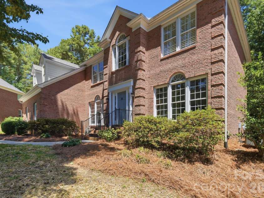 4432 Mountain Cove Drive, Charlotte, NC 28216.  MLS# CAR4379294, YatesRealty ID 21846. 