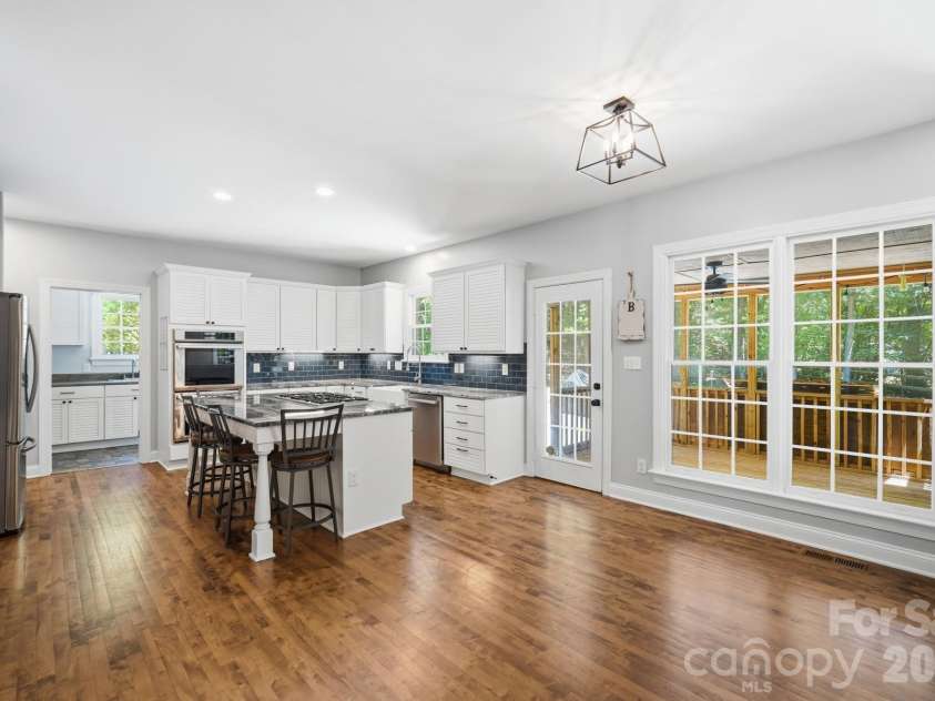 4432 Mountain Cove Drive, Charlotte, NC 28216.  MLS# CAR4379294, YatesRealty ID 21846. 