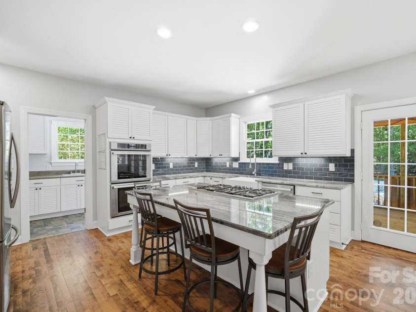 4432 Mountain Cove Drive, Charlotte, NC 28216.  MLS# CAR4379294, YatesRealty ID 21846. 