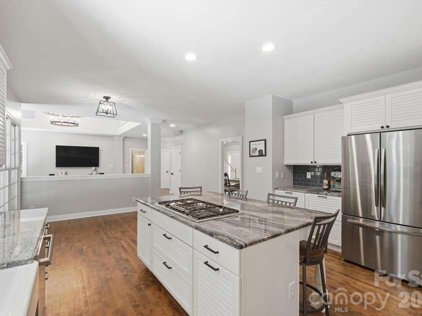 4432 Mountain Cove Drive, Charlotte, NC 28216.  MLS# CAR4379294, YatesRealty ID 21846. 