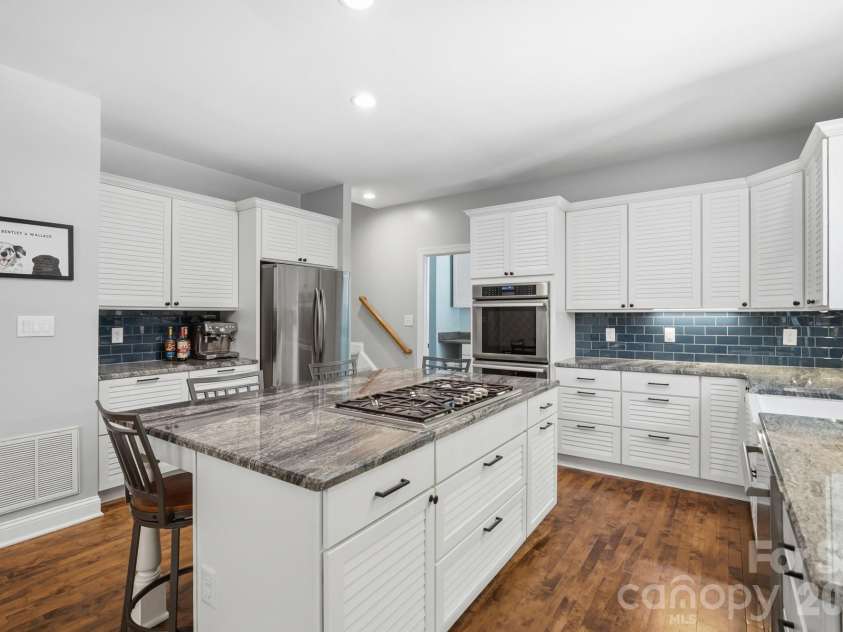 4432 Mountain Cove Drive, Charlotte, NC 28216.  MLS# CAR4379294, YatesRealty ID 21846. 