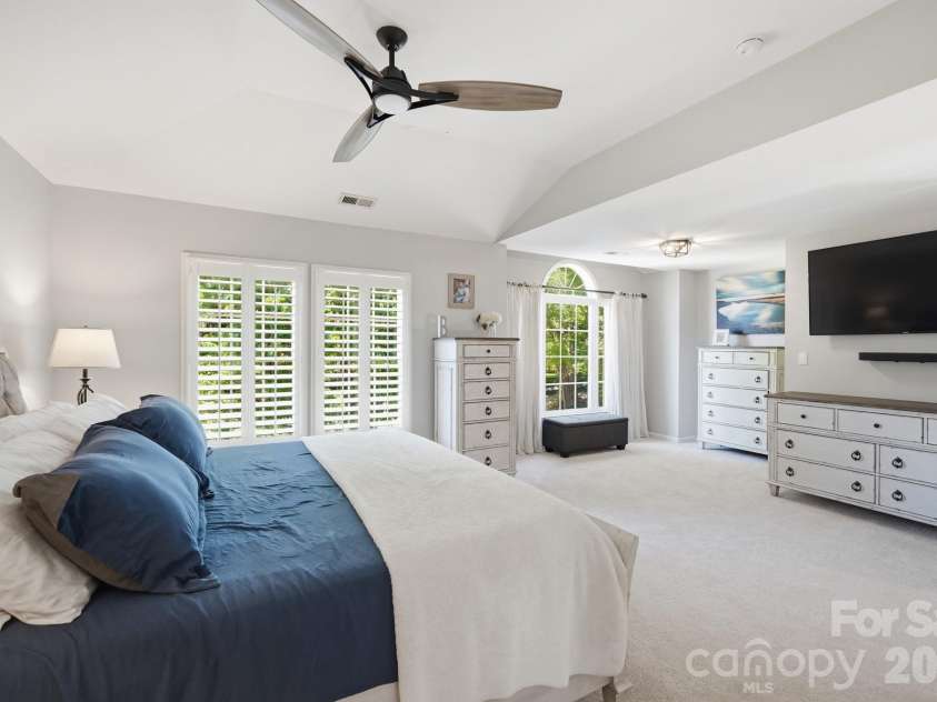 4432 Mountain Cove Drive, Charlotte, NC 28216.  MLS# CAR4379294, YatesRealty ID 21846. 