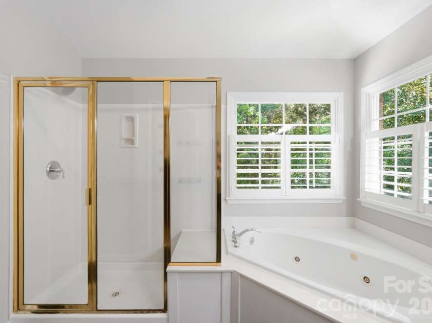 4432 Mountain Cove Drive, Charlotte, NC 28216.  MLS# CAR4379294, YatesRealty ID 21846. 