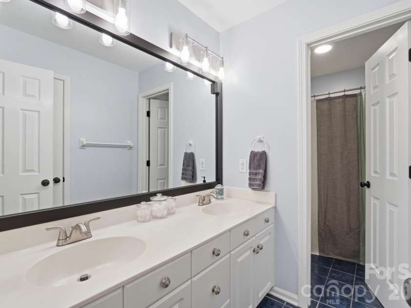 4432 Mountain Cove Drive, Charlotte, NC 28216.  MLS# CAR4379294, YatesRealty ID 21846. 