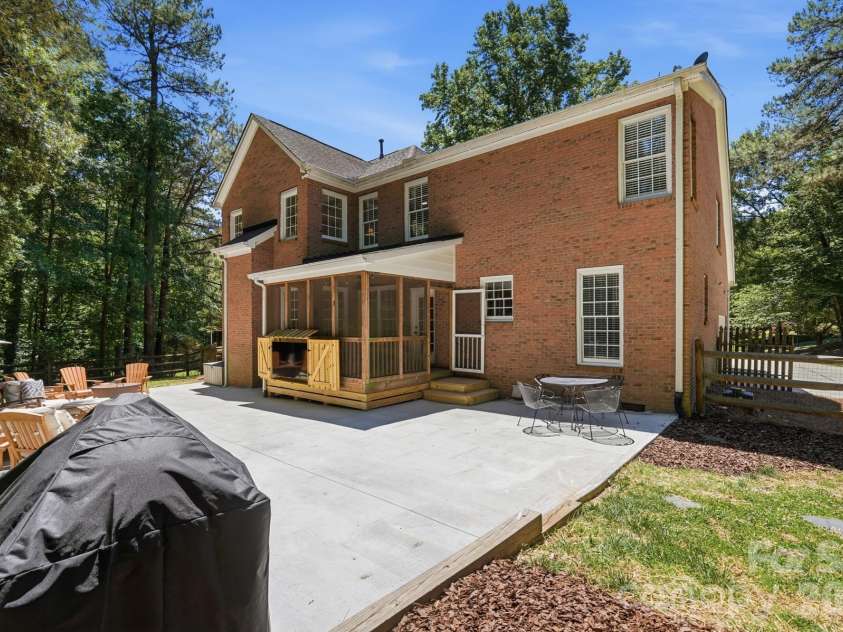 4432 Mountain Cove Drive, Charlotte, NC 28216.  MLS# CAR4379294, YatesRealty ID 21846. 
