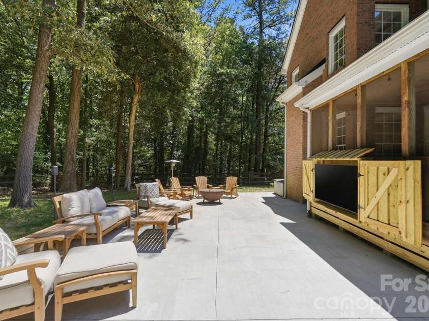 4432 Mountain Cove Drive, Charlotte, NC 28216.  MLS# CAR4379294, YatesRealty ID 21846. 