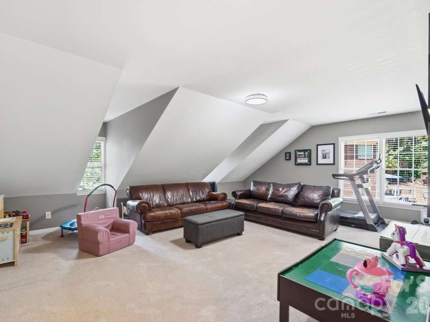 4432 Mountain Cove Drive, Charlotte, NC 28216.  MLS# CAR4379294, YatesRealty ID 21846. Bonus room