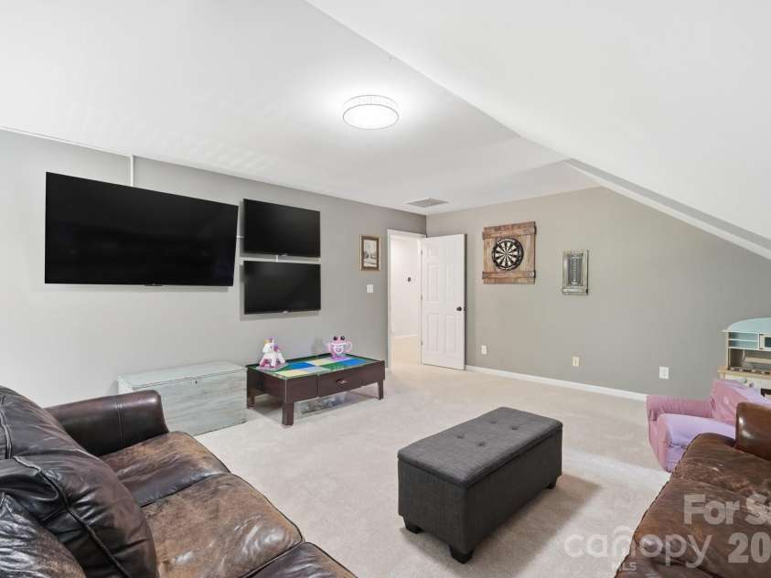 4432 Mountain Cove Drive, Charlotte, NC 28216.  MLS# CAR4379294, YatesRealty ID 21846. Bonus room