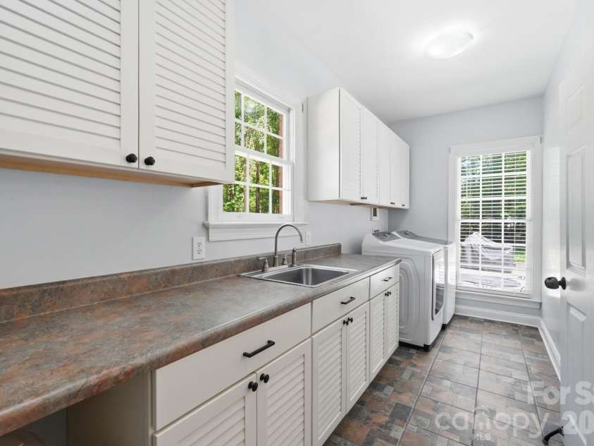 4432 Mountain Cove Drive, Charlotte, NC 28216.  MLS# CAR4379294, YatesRealty ID 21846. Huge laundry room