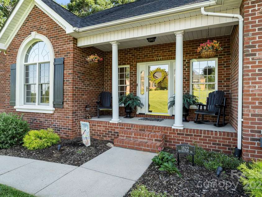 1622 Brookstone Drive, Hickory, NC 28602.  MLS# CAR4272864, YatesRealty ID 21847. 