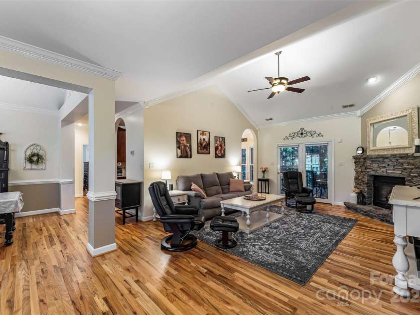 1622 Brookstone Drive, Hickory, NC 28602.  MLS# CAR4272864, YatesRealty ID 21847. 