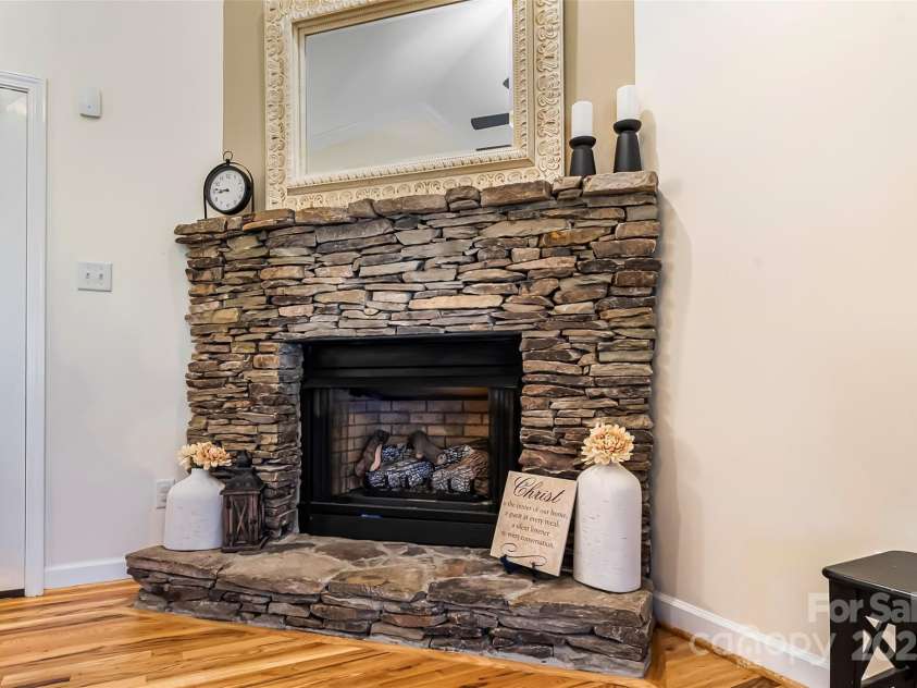 1622 Brookstone Drive, Hickory, NC 28602.  MLS# CAR4272864, YatesRealty ID 21847. 