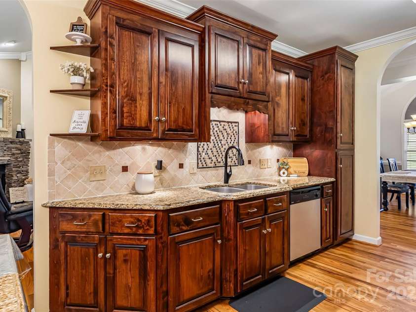 1622 Brookstone Drive, Hickory, NC 28602.  MLS# CAR4272864, YatesRealty ID 21847. 