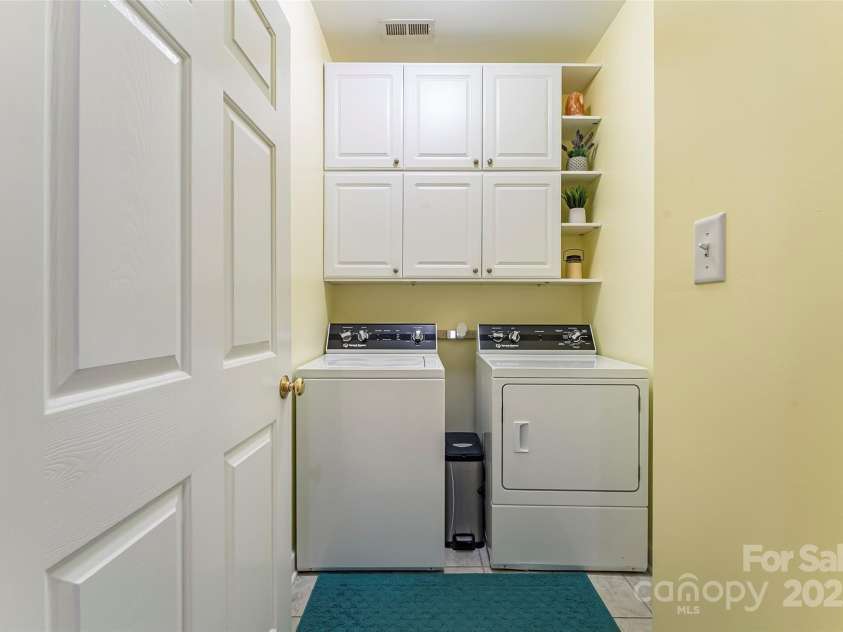 1622 Brookstone Drive, Hickory, NC 28602.  MLS# CAR4272864, YatesRealty ID 21847. 