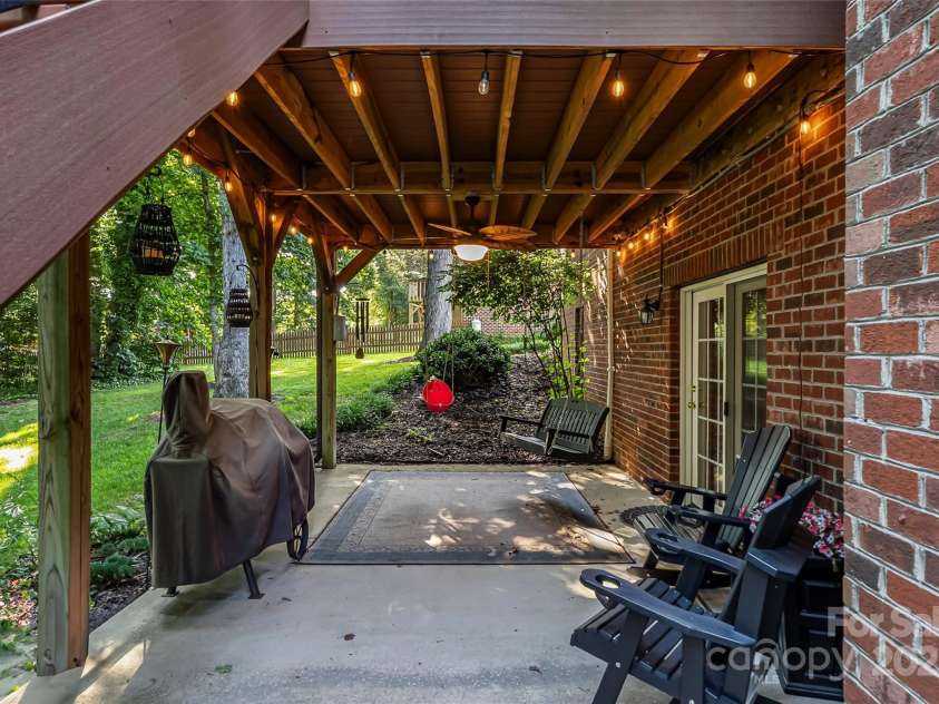 1622 Brookstone Drive, Hickory, NC 28602.  MLS# CAR4272864, YatesRealty ID 21847. 