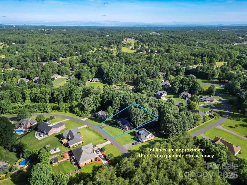 1622 Brookstone Drive, Hickory, NC 28602.  MLS# CAR4272864, YatesRealty ID 21847. 