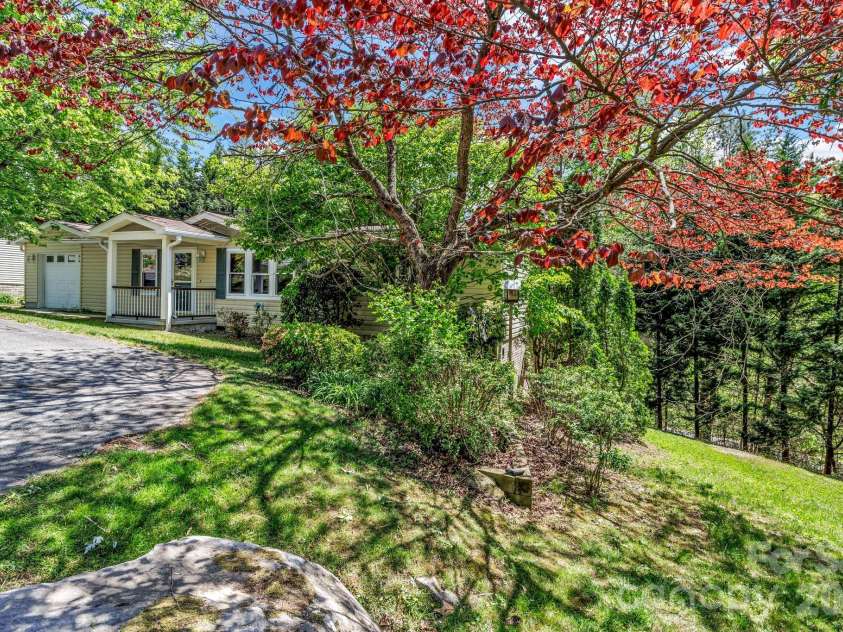 405 Deerfield Court, Hendersonville, NC 28792.  MLS# CAR4349057, YatesRealty ID 21847. 