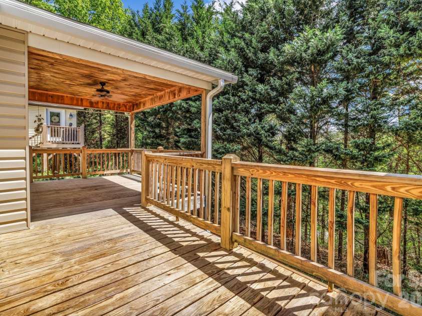 405 Deerfield Court, Hendersonville, NC 28792.  MLS# CAR4349057, YatesRealty ID 21847. 