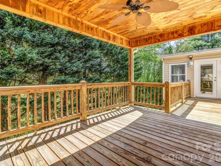 405 Deerfield Court, Hendersonville, NC 28792.  MLS# CAR4349057, YatesRealty ID 21847. 