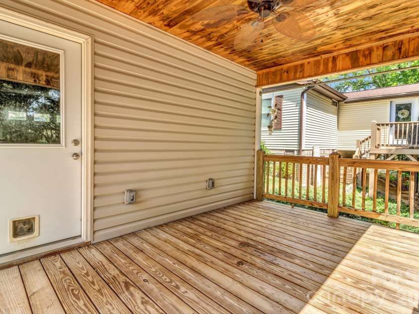 405 Deerfield Court, Hendersonville, NC 28792.  MLS# CAR4349057, YatesRealty ID 21847. 