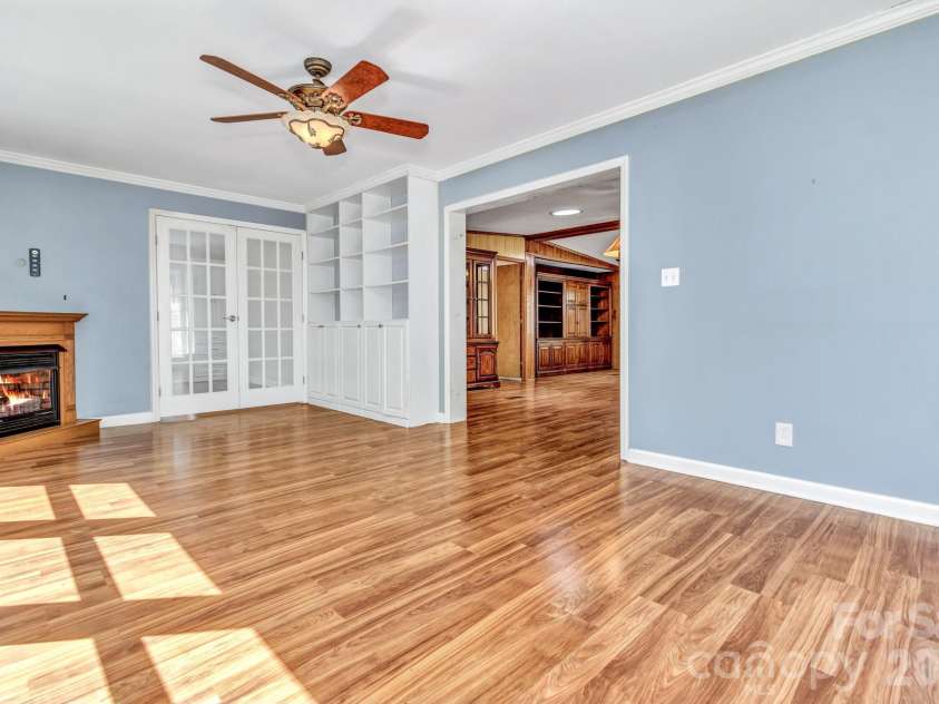 405 Deerfield Court, Hendersonville, NC 28792.  MLS# CAR4349057, YatesRealty ID 21847. 