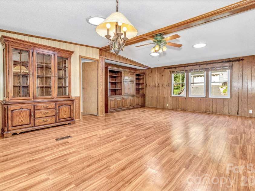 405 Deerfield Court, Hendersonville, NC 28792.  MLS# CAR4349057, YatesRealty ID 21847. 