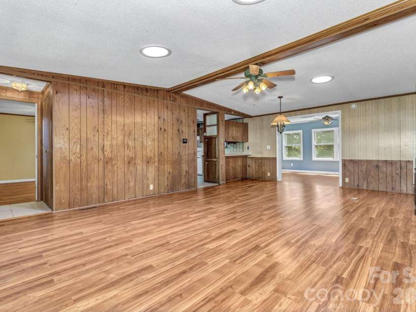 405 Deerfield Court, Hendersonville, NC 28792.  MLS# CAR4349057, YatesRealty ID 21847. 