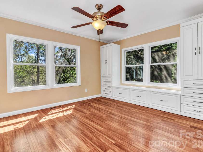 405 Deerfield Court, Hendersonville, NC 28792.  MLS# CAR4349057, YatesRealty ID 21847. 