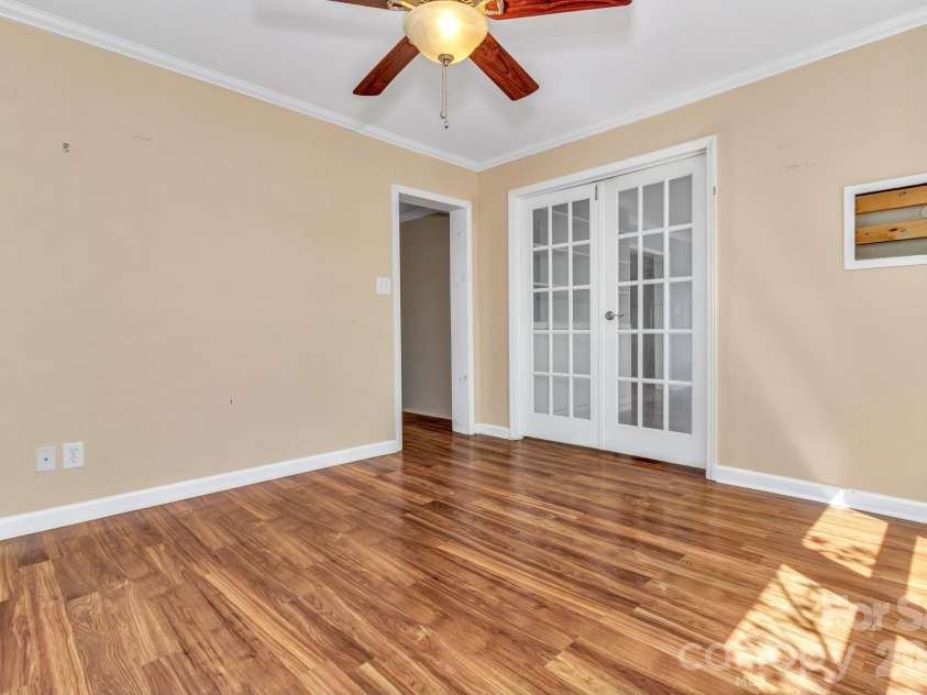 405 Deerfield Court, Hendersonville, NC 28792.  MLS# CAR4349057, YatesRealty ID 21847. 