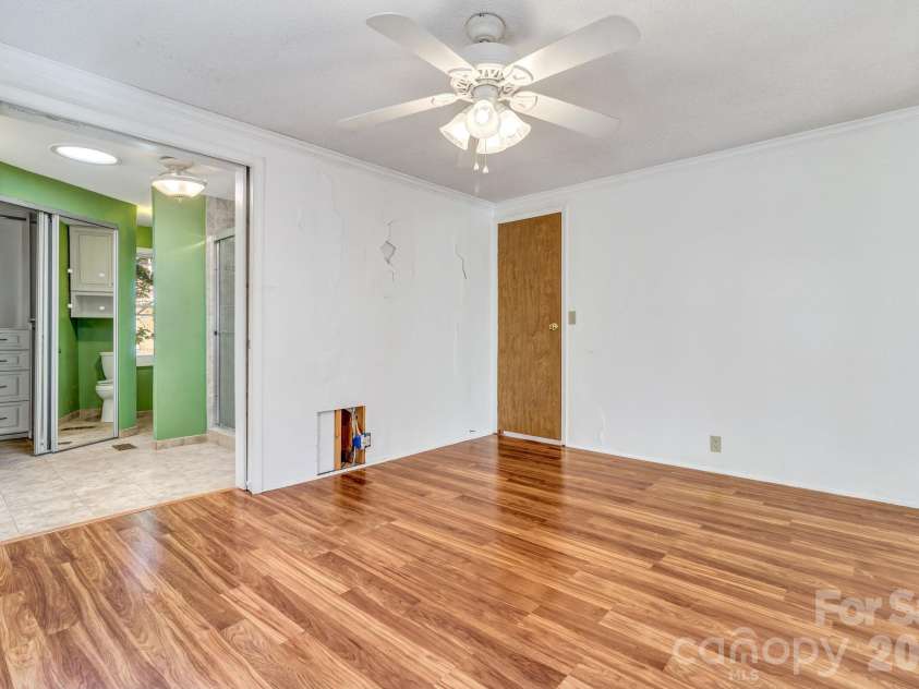405 Deerfield Court, Hendersonville, NC 28792.  MLS# CAR4349057, YatesRealty ID 21847. 