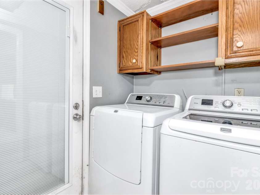 405 Deerfield Court, Hendersonville, NC 28792.  MLS# CAR4349057, YatesRealty ID 21847. 